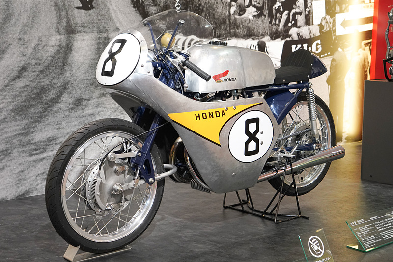 ホンダ「RC142」は1959年にマン島TTレースに出場し、3台が完走。チーム賞を獲得