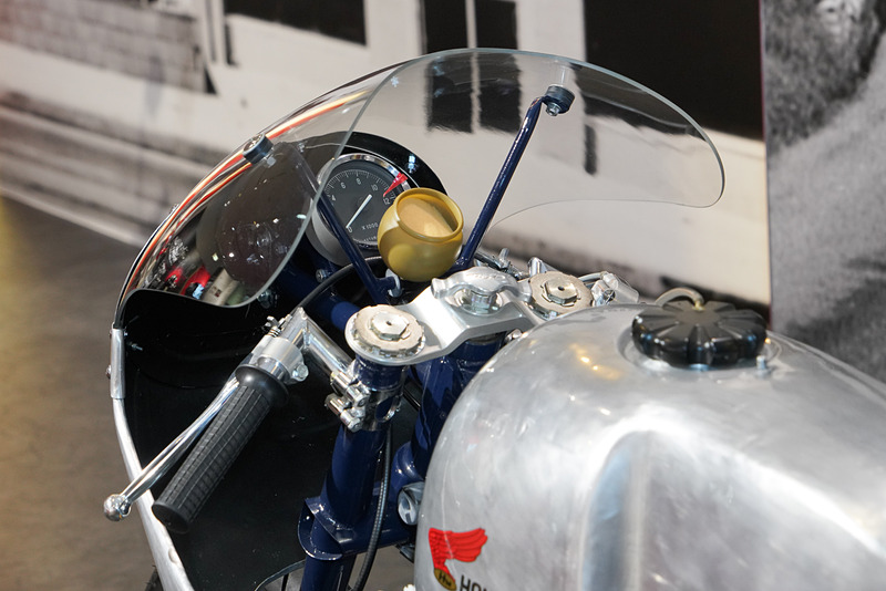 カウル内のタコメーター