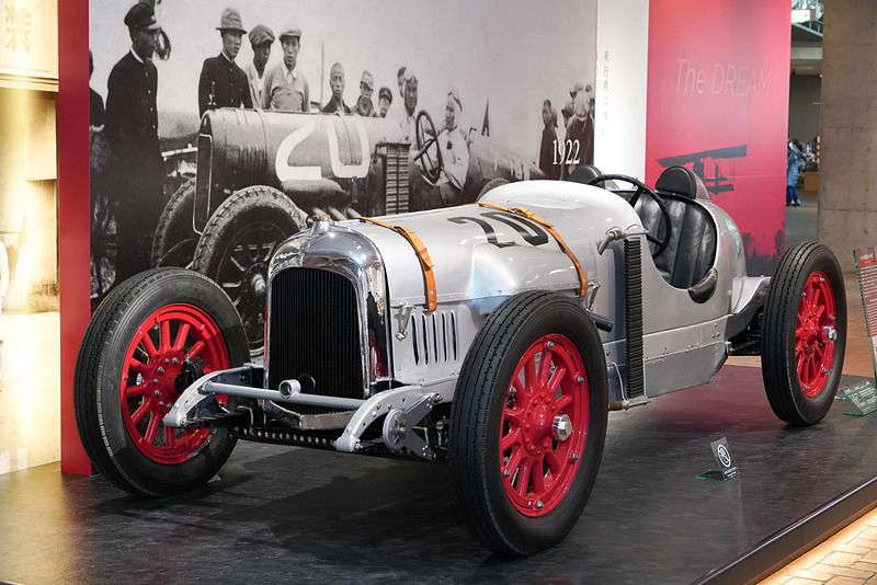 当時18歳の本田宗一郎氏が「アート商会」で働いていた時代に助手として製作した「カーチス号」