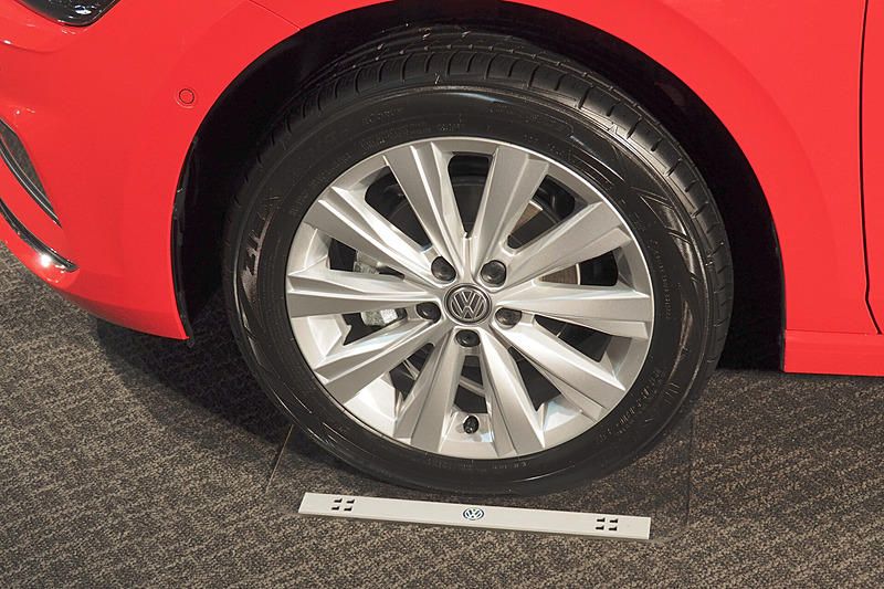 TSI Highlineはアルミホイールを標準装備。タイヤサイズは195/55 R16