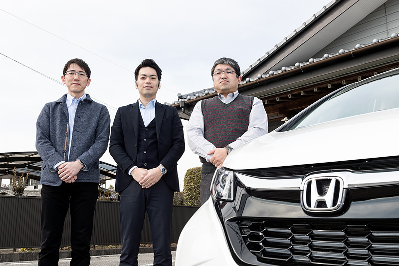 左から株式会社ホンダアクセス 開発部 近藤正啓氏、株式会社ホンダアクセス 商品企画部 藤原公成氏、株式会社ホンダアクセス 商品企画部 大坪浩也氏