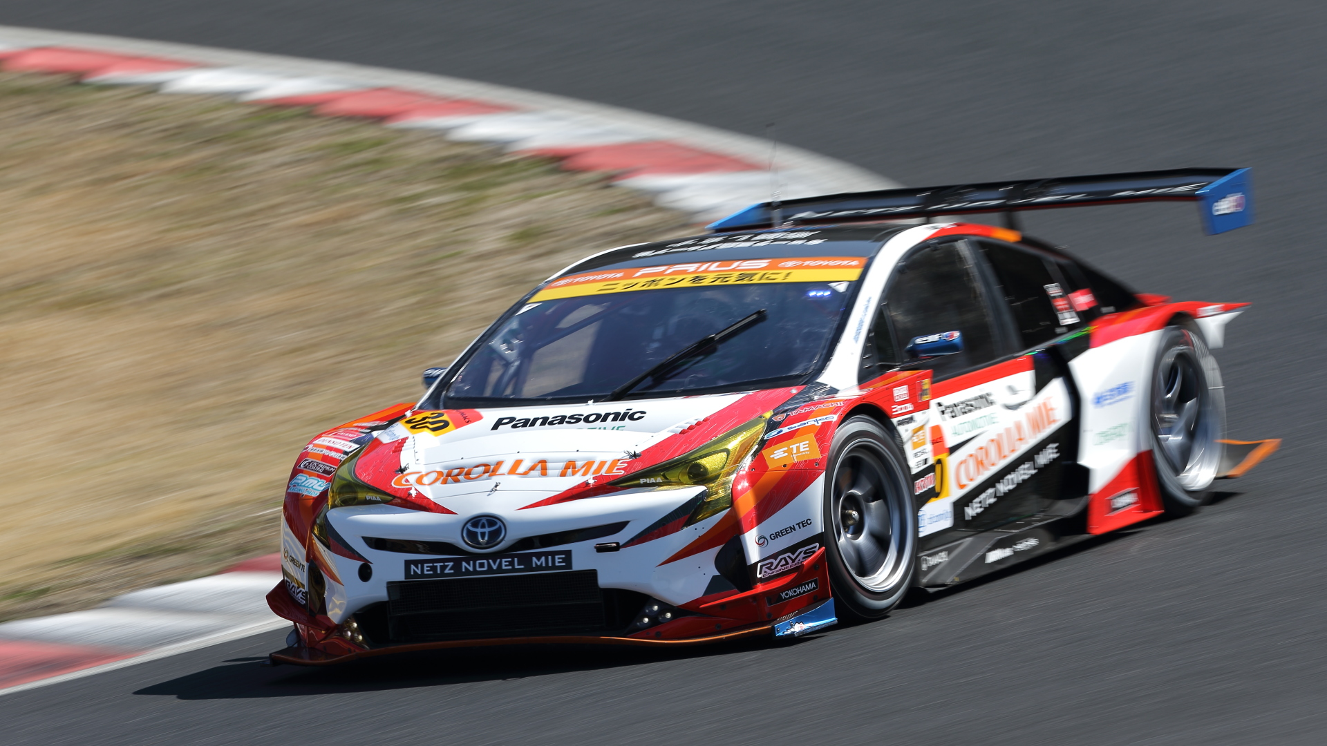 30号車　TOYOTA PRIUS apr GT　永井宏明/佐々木孝太