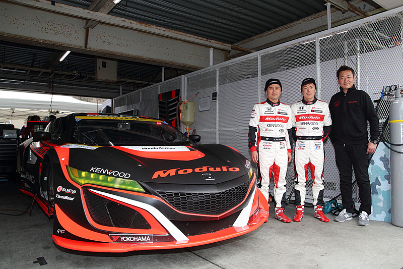 左から道上龍選手、大津弘樹選手、チョン・ヨンフン監督