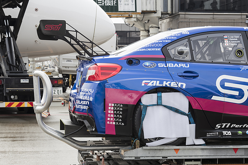 リアスポイラーはギリギリ外さずに収まった