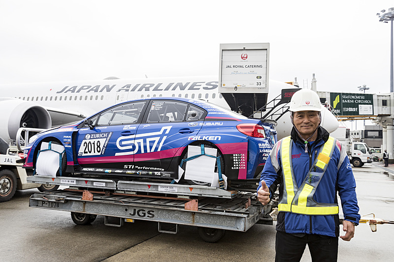 状態をチェックした辰己総監督も安心のサムズアップ