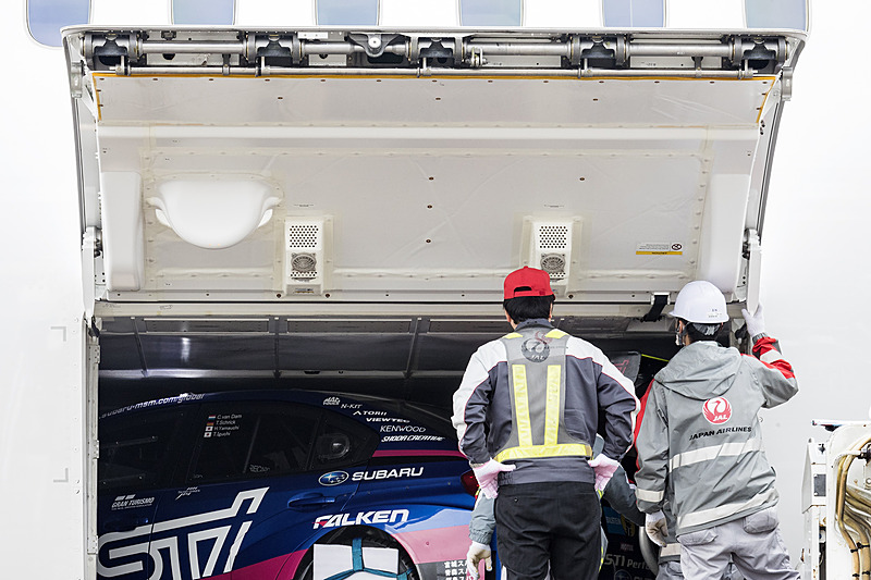 今度は逆側の翼端板が気になる