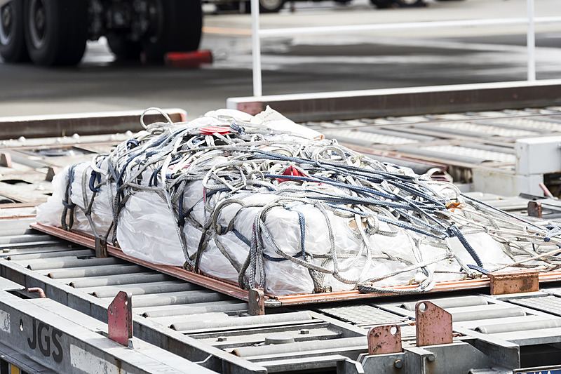 パレットから降ろす際に使用するスロープなども積み込まれた