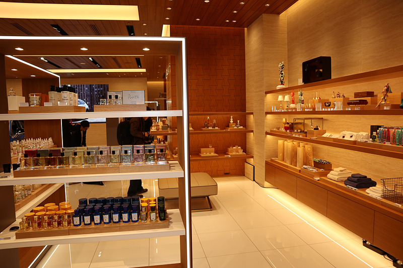 全ての製品にプライスタグが設定されており、その場で購入可能