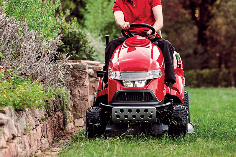 「ツインブレード同期システム」採用の乗用芝刈機「HF2417」