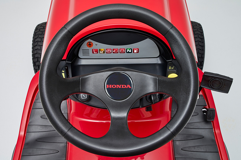 メーター部分にあるランプの点灯で車両状態を表示