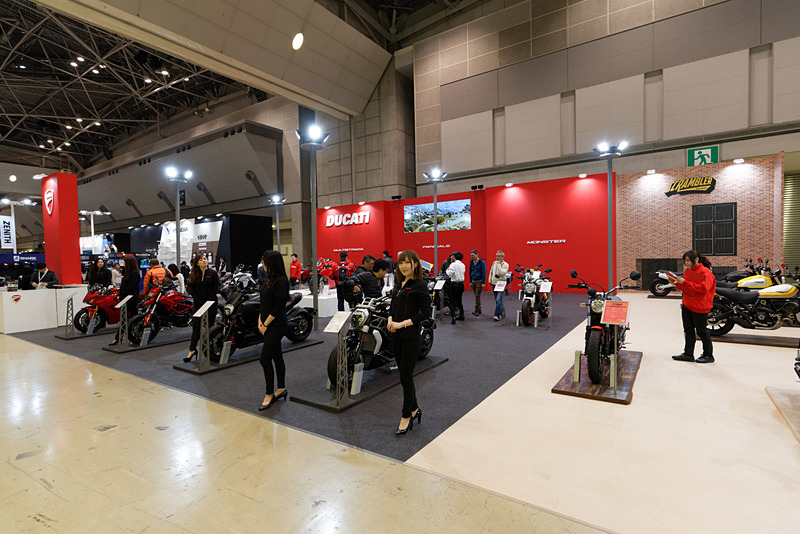 ドゥカティのブース。2018年の新型「Panigale V4 S」などを展示