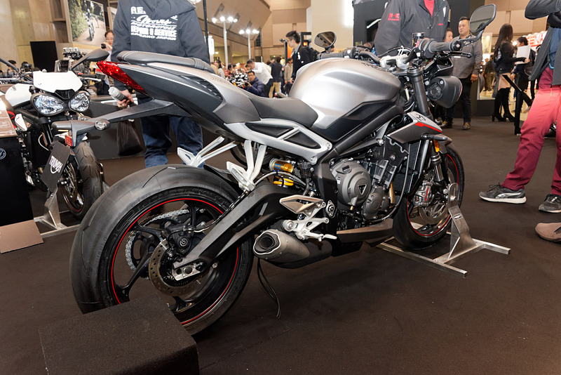 「STREET TRIPLE RS」