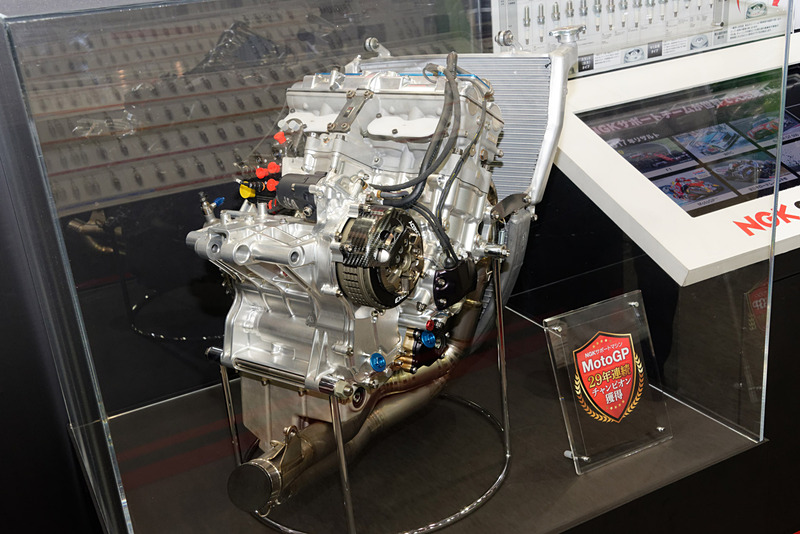 MotoGPマシンのエンジンも展示