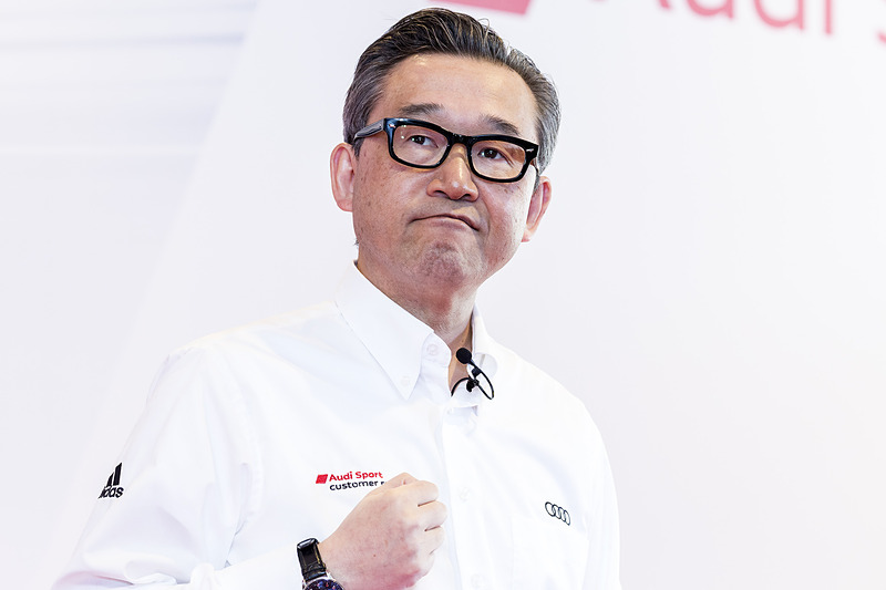 モータースポーツ活動への強い決意を語る斎藤社長