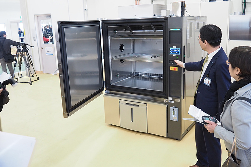 主に開発で用いるバッテリー使用時の温度を自由に設定できる装置