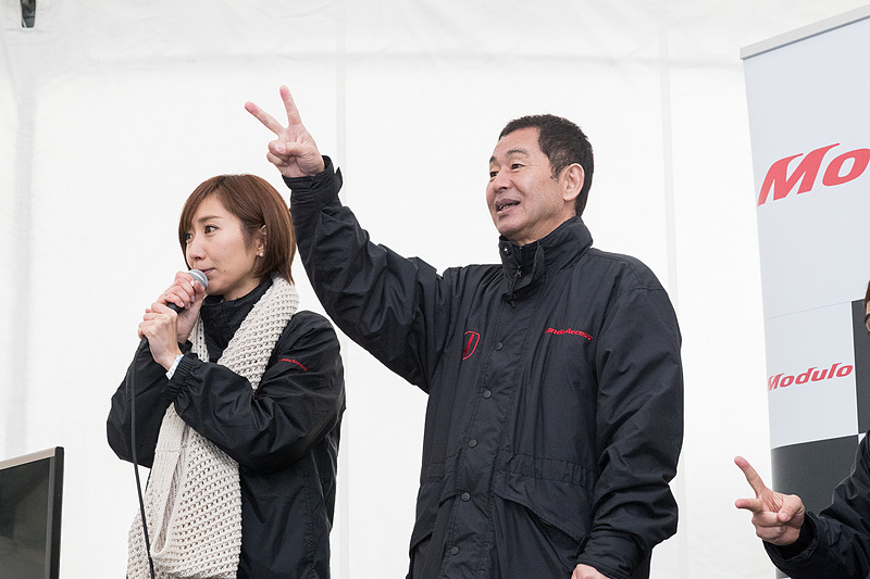 トークショーの終わりにはジャンケン大会でプレゼント。参加者全員にお土産も配布された