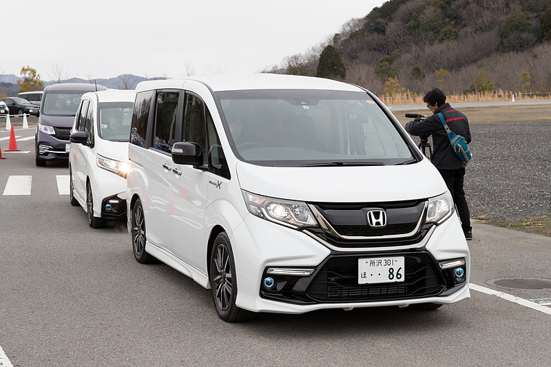 第2アクティブセーフティトレーニングパークでの試乗は、標準車との違いを掴みやすくするためステップワゴン、フリードともにまず標準車に乗ってからModulo Xに乗り換える方法が取られた