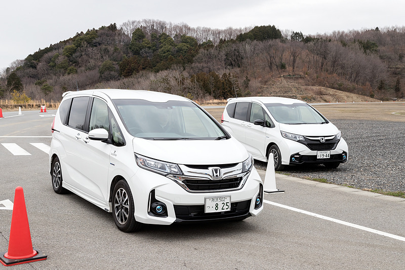 第2アクティブセーフティトレーニングパークでの試乗は、標準車との違いを掴みやすくするためステップワゴン、フリードともにまず標準車に乗ってからModulo Xに乗り換える方法が取られた