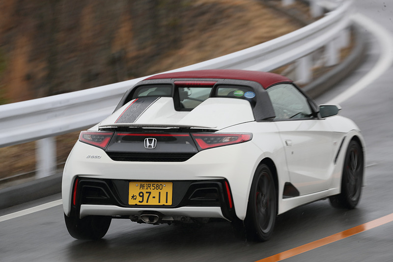 外周路を走るS660 Modulo仕様（MT車）