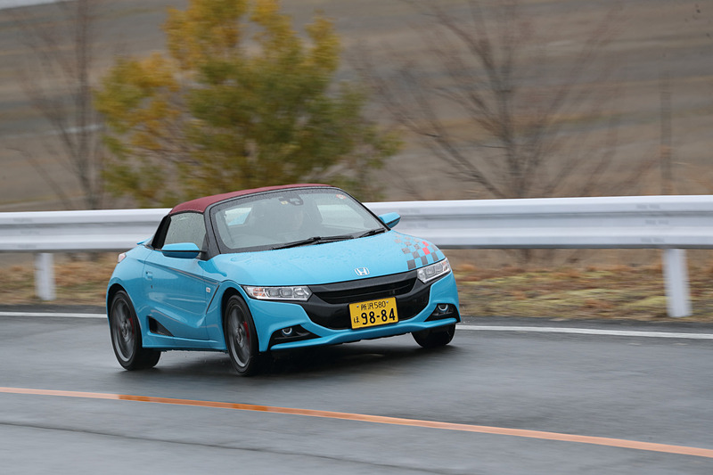 外周路を走るS660 Modulo仕様（CVT車）