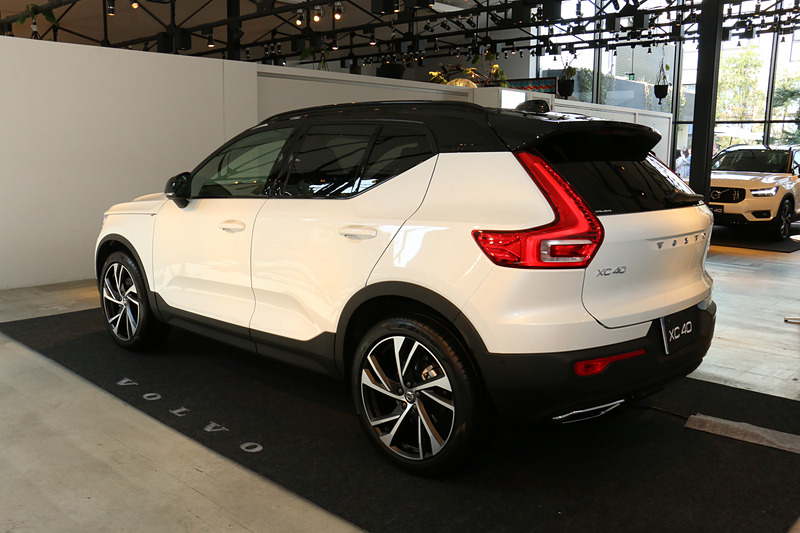 1月に300台限定で先行受注が開始され、すでに完売となっている新型XC40の「T5 AWD R-Design 1st Edition」。ボディサイズは全車共通で、4425×1875×1660mm（全長×全幅×全高）、ホイールベースは2700mm