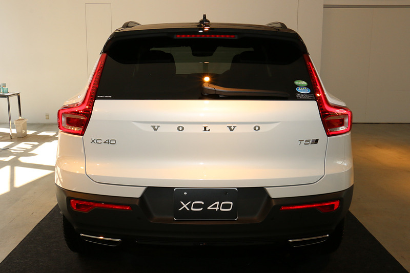 1月に300台限定で先行受注が開始され、すでに完売となっている新型XC40の「T5 AWD R-Design 1st Edition」。ボディサイズは全車共通で、4425×1875×1660mm（全長×全幅×全高）、ホイールベースは2700mm