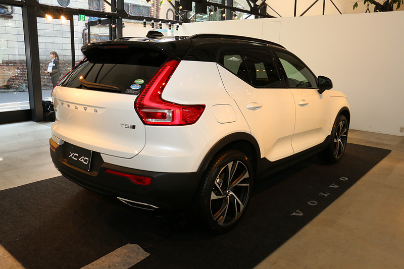 1月に300台限定で先行受注が開始され、すでに完売となっている新型XC40の「T5 AWD R-Design 1st Edition」。ボディサイズは全車共通で、4425×1875×1660mm（全長×全幅×全高）、ホイールベースは2700mm