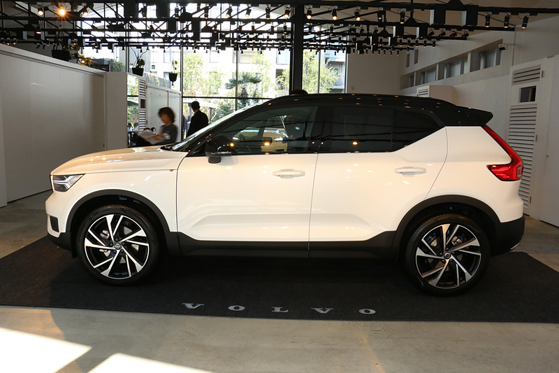 1月に300台限定で先行受注が開始され、すでに完売となっている新型XC40の「T5 AWD R-Design 1st Edition」。ボディサイズは全車共通で、4425×1875×1660mm（全長×全幅×全高）、ホイールベースは2700mm