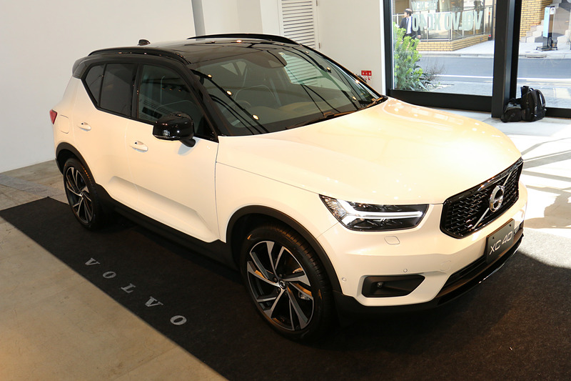 1月に300台限定で先行受注が開始され、すでに完売となっている新型XC40の「T5 AWD R-Design 1st Edition」。ボディサイズは全車共通で、4425×1875×1660mm（全長×全幅×全高）、ホイールベースは2700mm