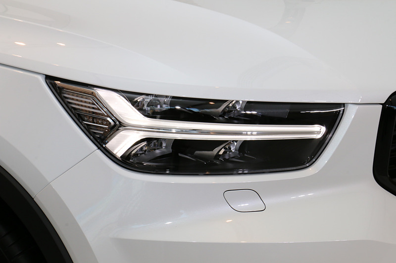 「トールハンマー」と呼ばれるLEDデイタイム・ランニング・ライトを備えたLEDヘッドライトは全車標準装備