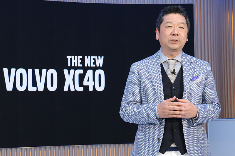 新型XC40のポジショニングなどについて解説する木村氏