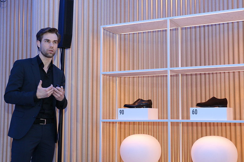 XCシリーズの3モデルを靴に例え、価格やボディサイズではなく、用途やユーザーの好みで守備範囲を変えていることを表現