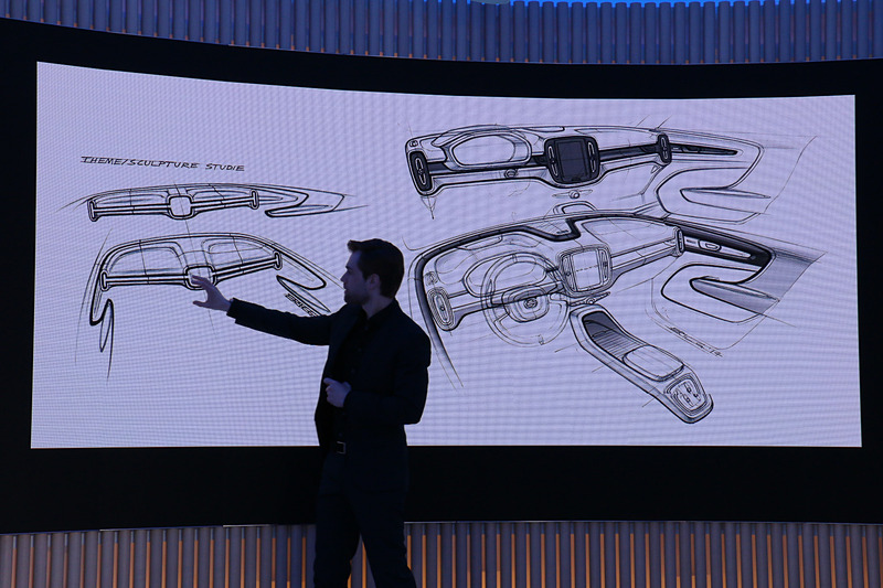 両サイドのエアコン吹き出し口とセンターディスプレイを「3つのアイランド」としたインパネのデザインテーマ