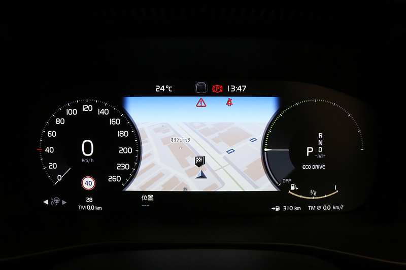 メーターディスプレイの表示はドライブモードに合わせて4種類に変化する