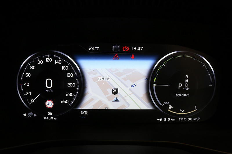 メーターディスプレイの表示はドライブモードに合わせて4種類に変化する