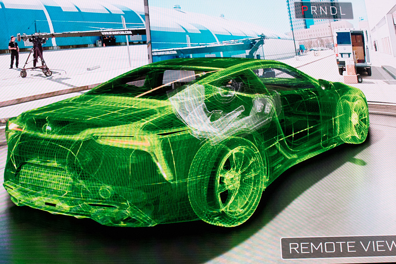 ワイヤフレームで描かれたクルマ、VR映像を投影したもの