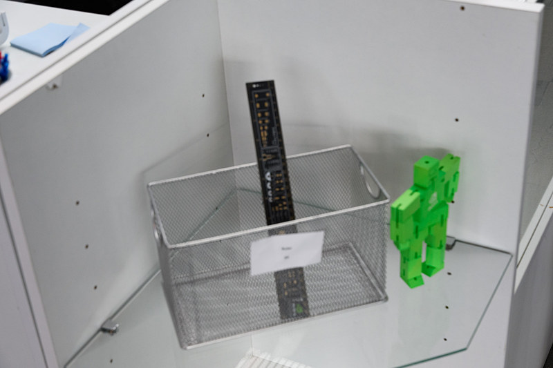 販売制限がかけられているNVIDIA定規。1人3枚まで。在庫を見かけ慌てて撮ったのでちょっとピンボケ