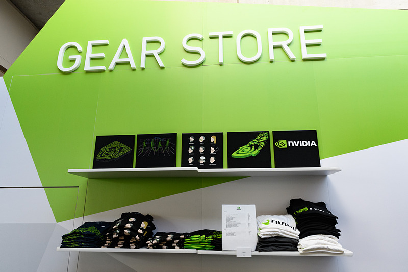 各種NVIDIAグッズが売っているギアストア
