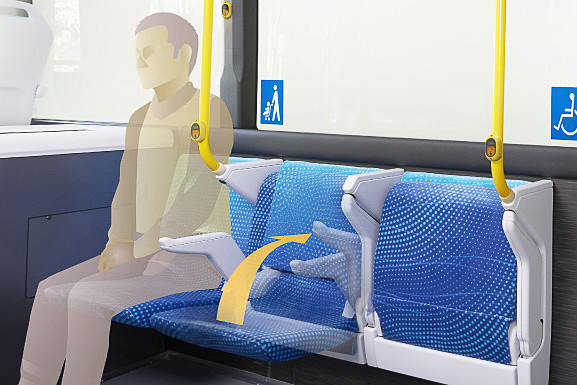 ベビーカーや車いす利用者と一般利用者の居住性を両立する「自動格納機構付き横向きシート」を日本初採用
