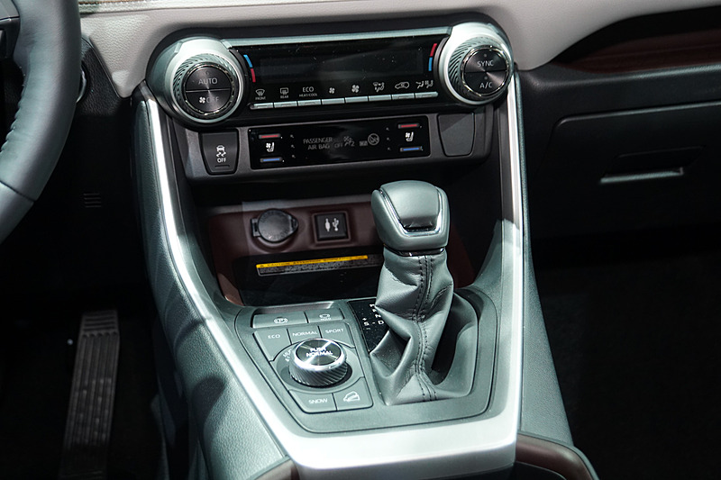 新型RAV4（米国仕様）のインテリア