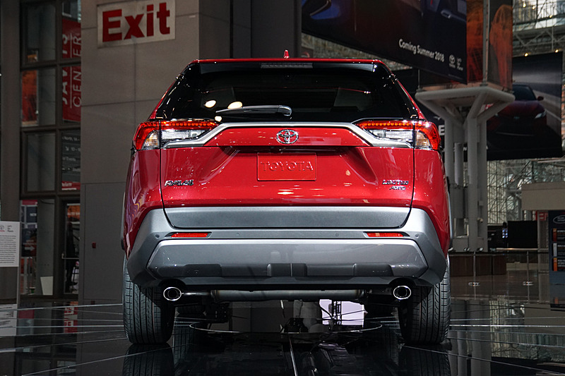 米国仕様の新型RAV4は、ボディサイズが4595×1855×1700mm（全長×全幅×全高）、ホイールベースが2690mm