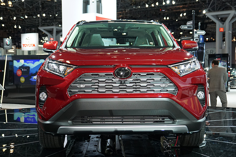 米国仕様の新型RAV4は、ボディサイズが4595×1855×1700mm（全長×全幅×全高）、ホイールベースが2690mm