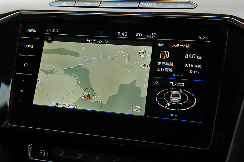 「Discover Pro」の表示例。ナビゲーション表示に加え走行モードの選択なども行なえる