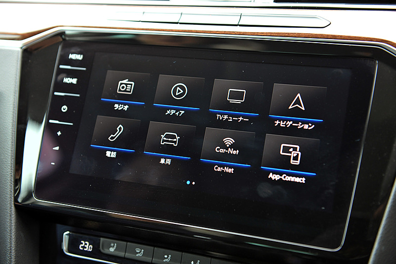 「Discover Pro」の表示例。ナビゲーション表示に加え走行モードの選択なども行なえる