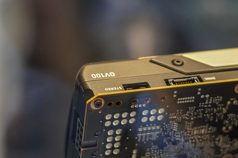 Quadro GV100の各部