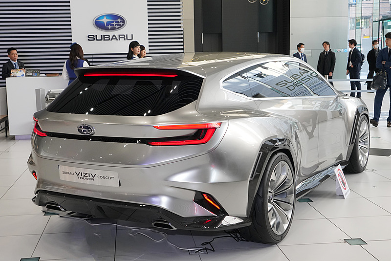 国内初展示されるワゴンモデルのコンセプトカー「SUBARU VIZIV TOURER CONCEPT」。走りの愉しさに加え、荷室といった機能性が付く