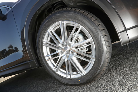 スタッドレスタイヤレビュー】SUV向けブリヂストン「BLIZZAK DM-V2」を