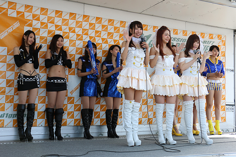 チームのイメージガールなども参加して、チームや自分たちの紹介が行なわれた