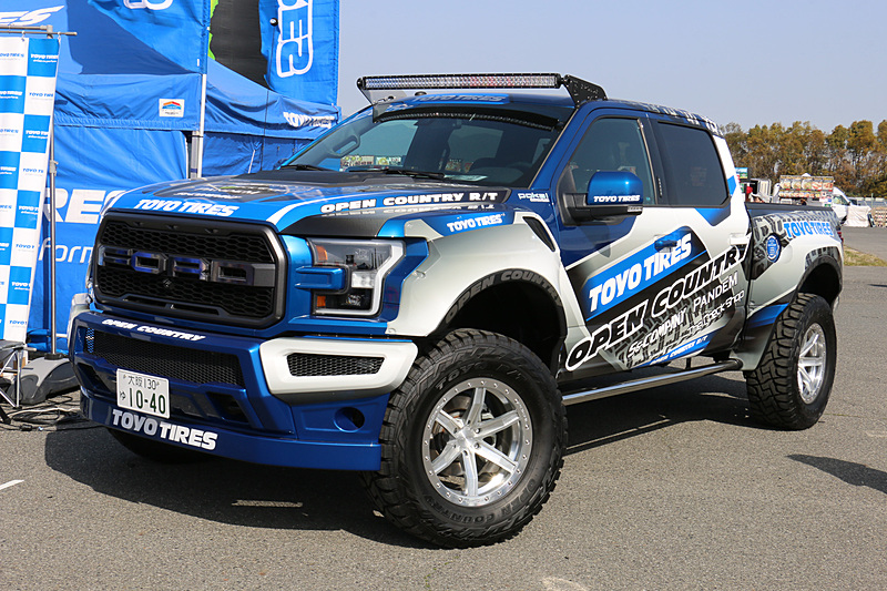 タイヤメーカーやホイールメーカーも多数出展。こちらはトーヨータイヤブース