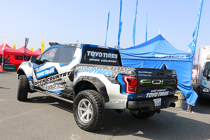 タイヤメーカーやホイールメーカーも多数出展。こちらはトーヨータイヤブース